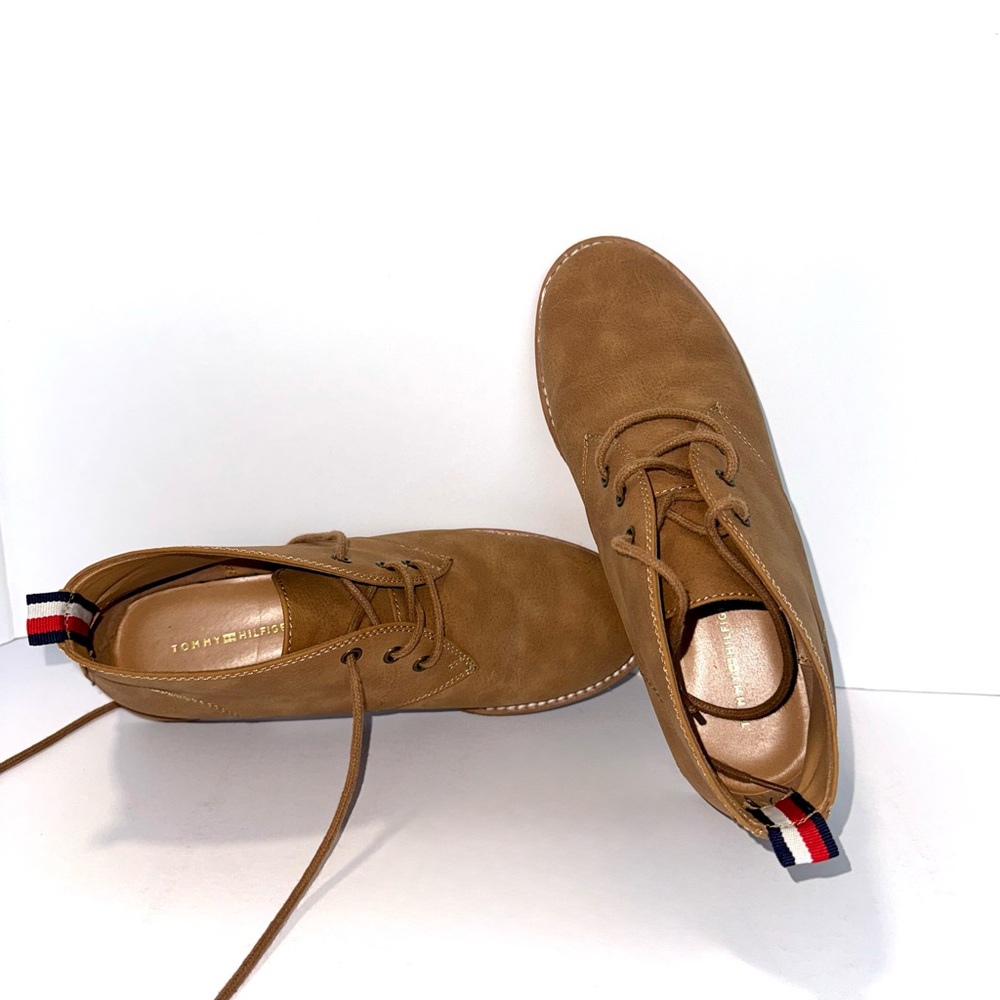 ✨ TOMMY HILFIGER | Tan Chukka Boots | Women’s Size 7M ✨